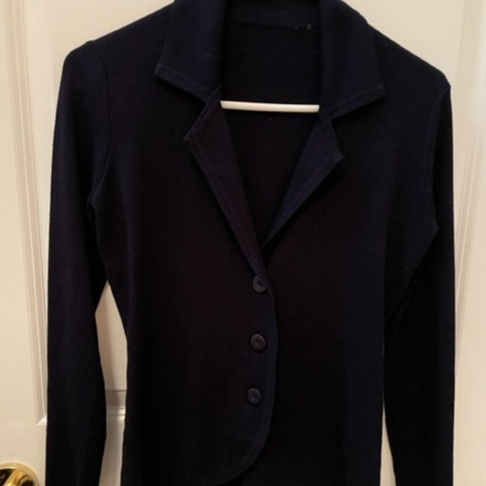 Cute Black, short knit cardigan in excellent condition